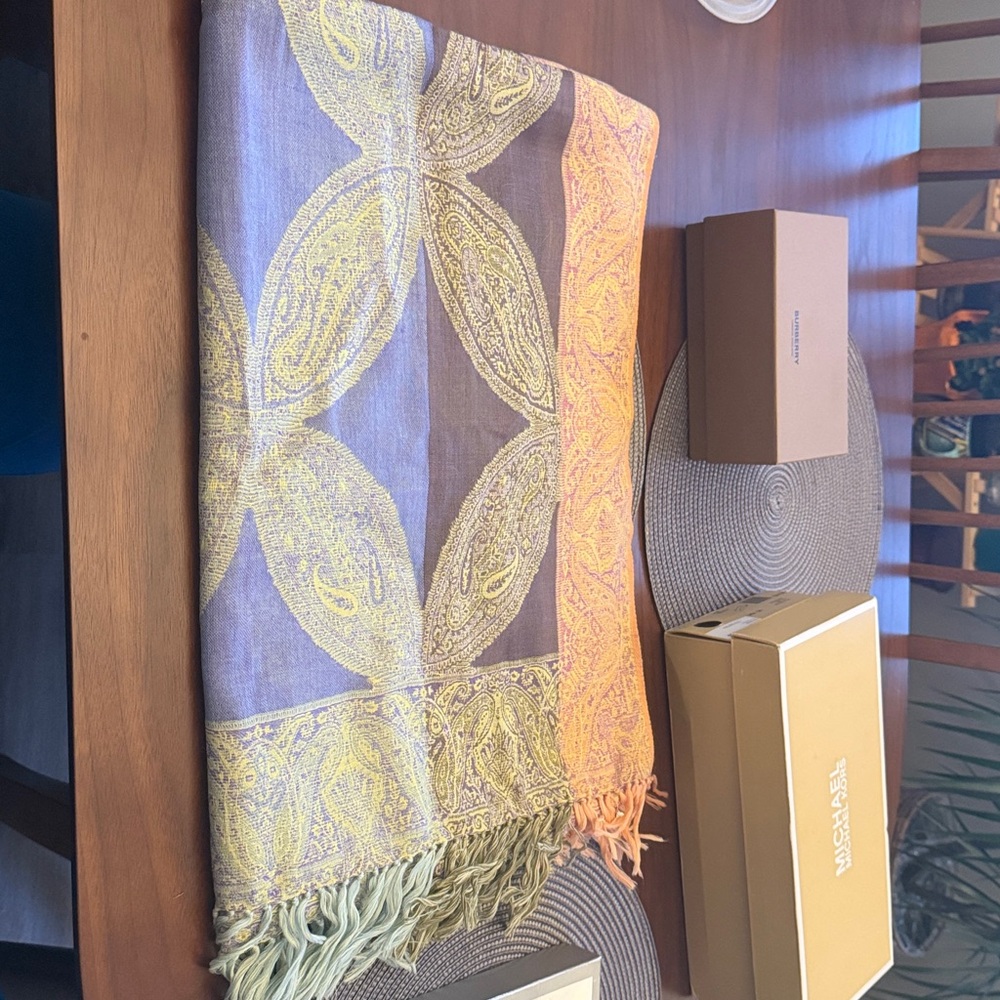Paisley Patterned Scarf/ shawl - Picture 3 of 3